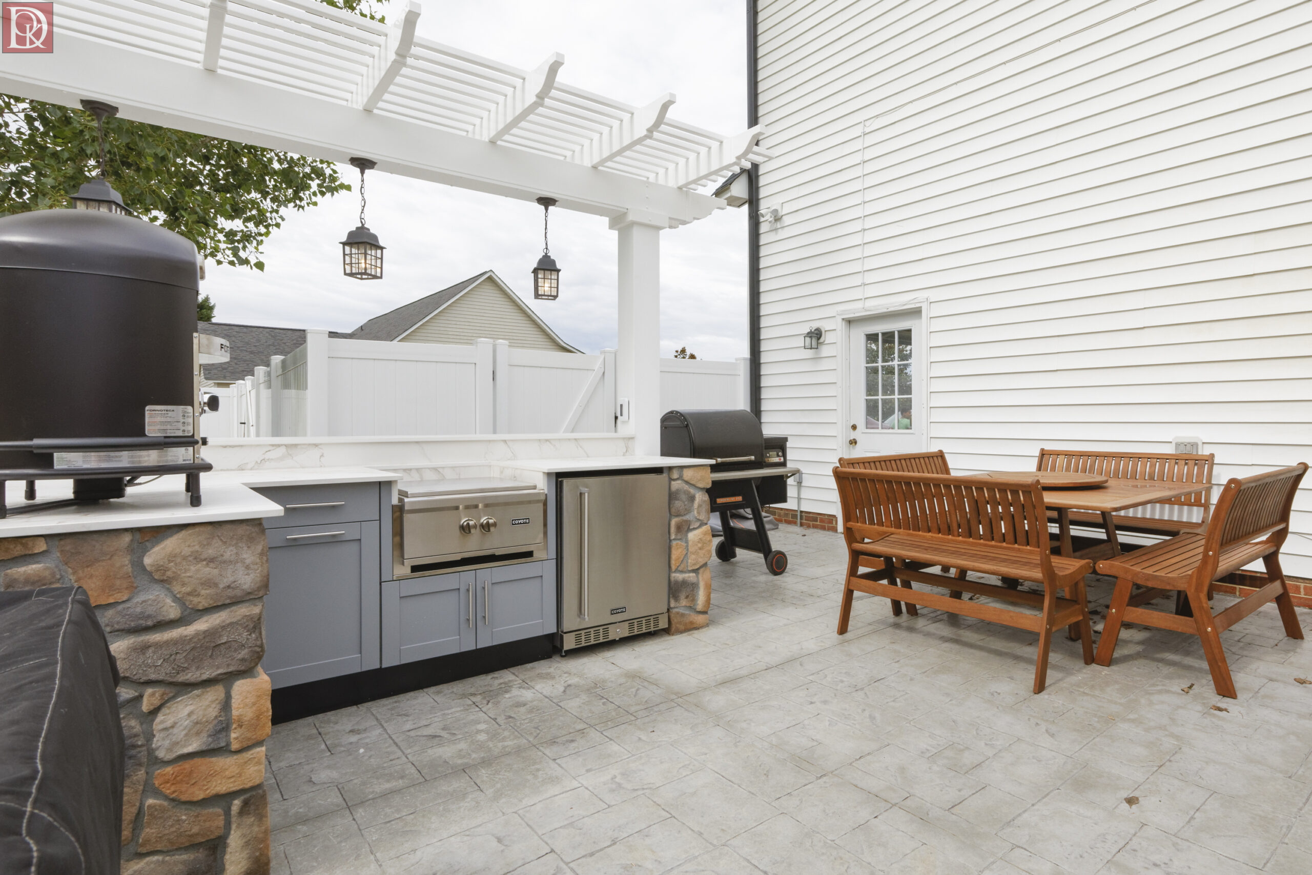 transitional-patio-image-1 outdoor kitchen