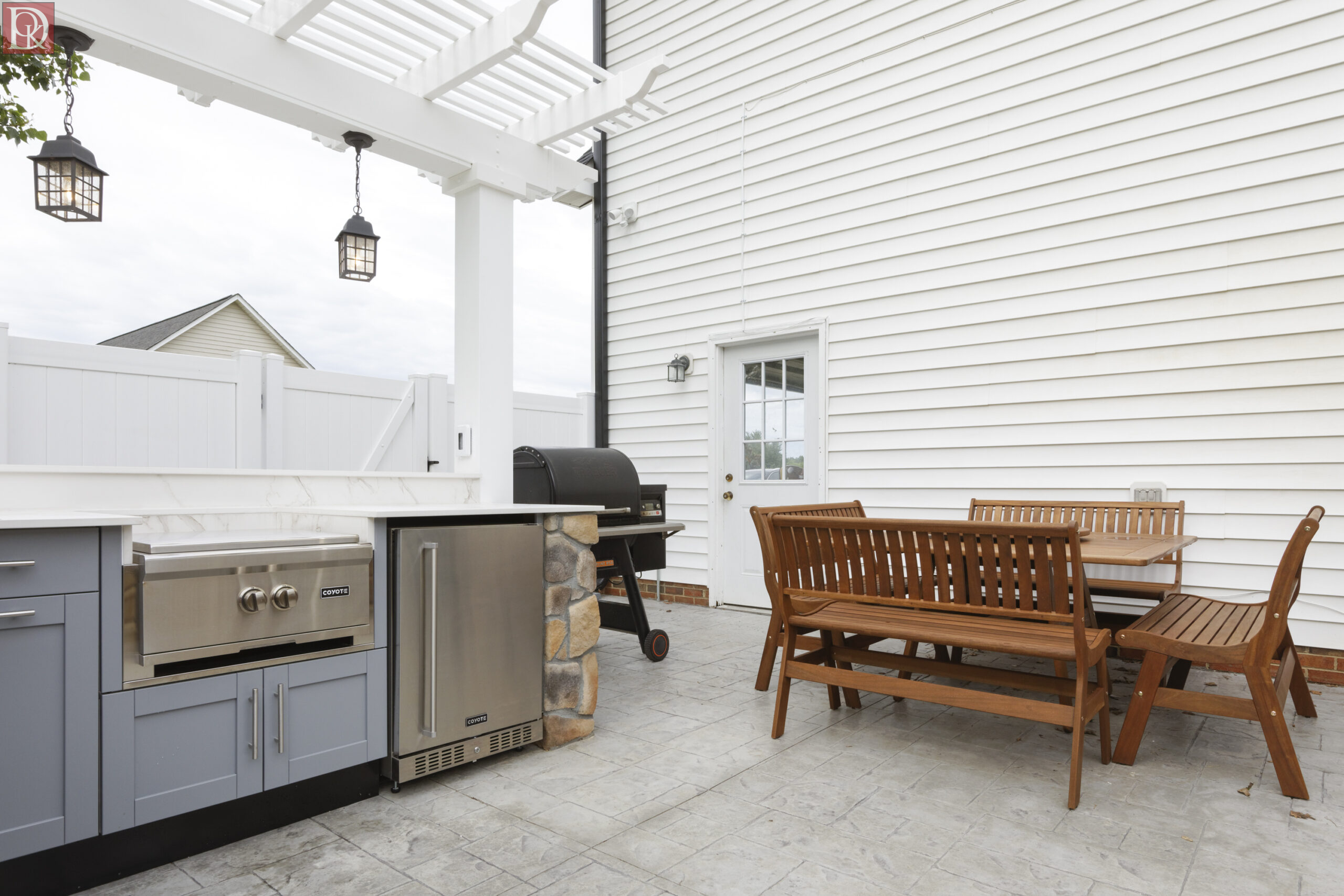 transitional-patio-image-9 outdoor kitchen
