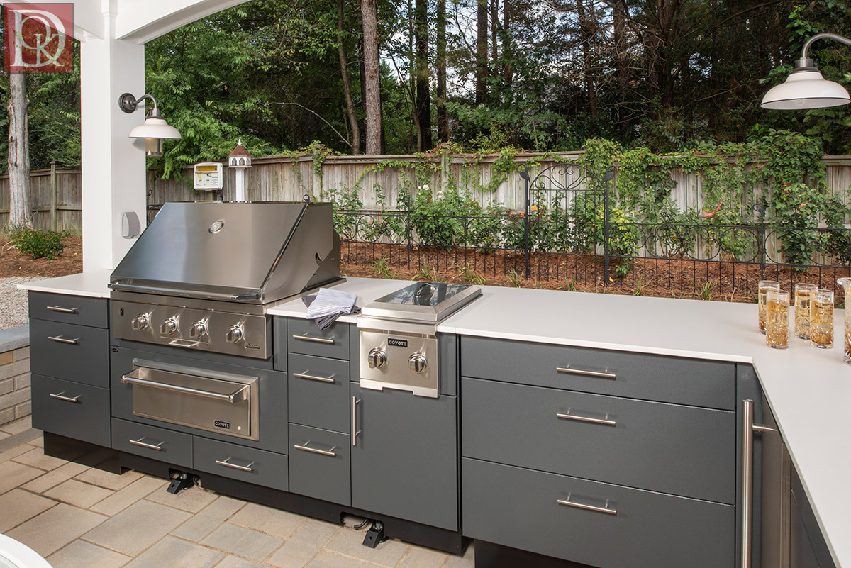 Outdoor Kitchen
