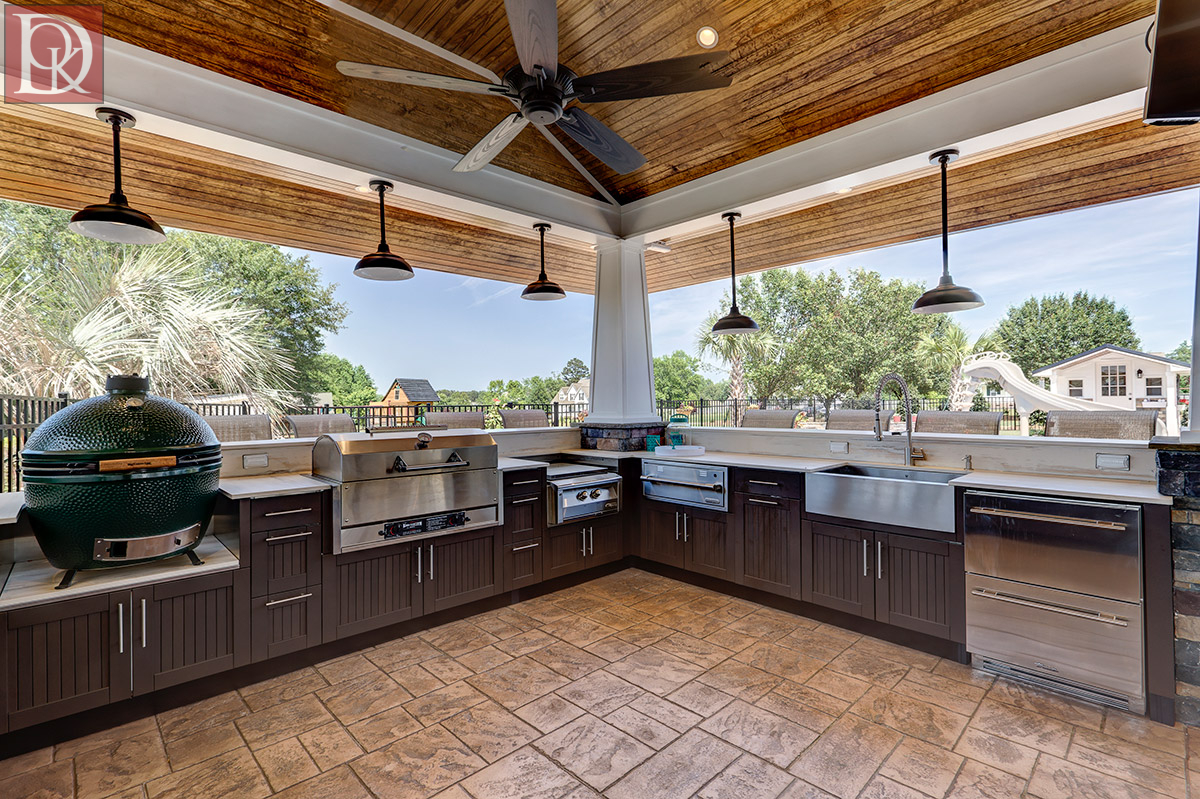 Outdoor Kitchen