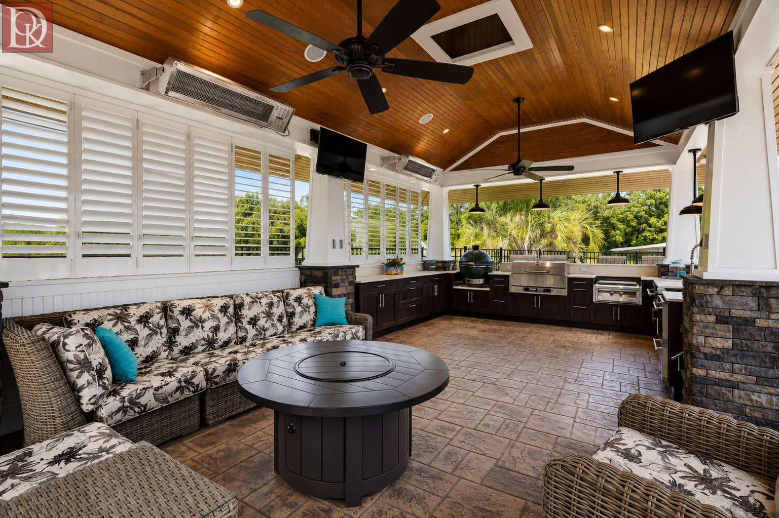 Distinctive Outdoor Kitchens